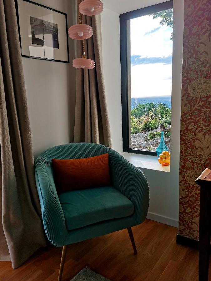 Lodge-belvedere Sur Les Hauteurs De