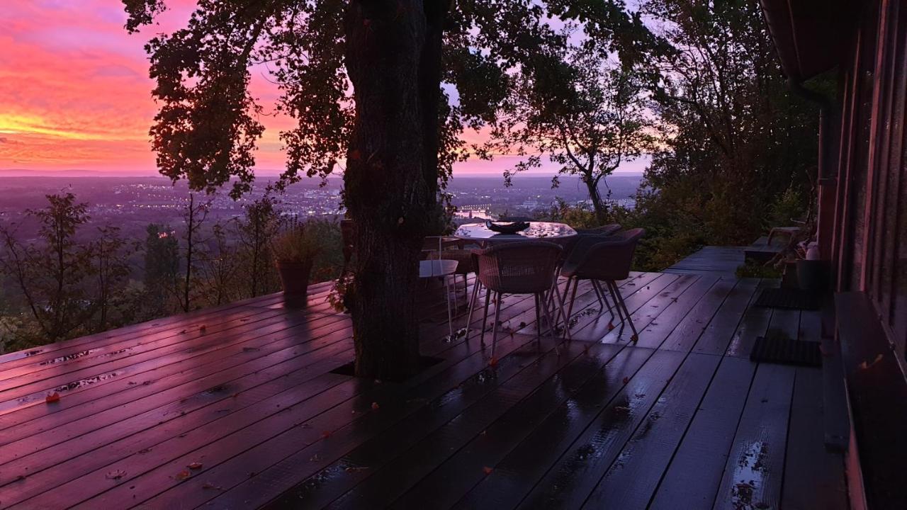 Lodge Lodge-belvedere Sur Les Hauteurs De